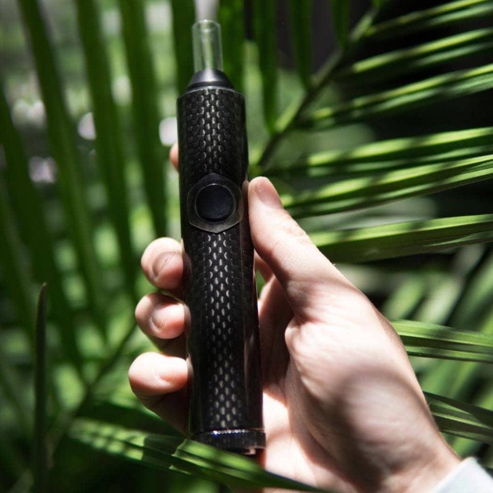 Flowermate Slick Vaporizer in hand