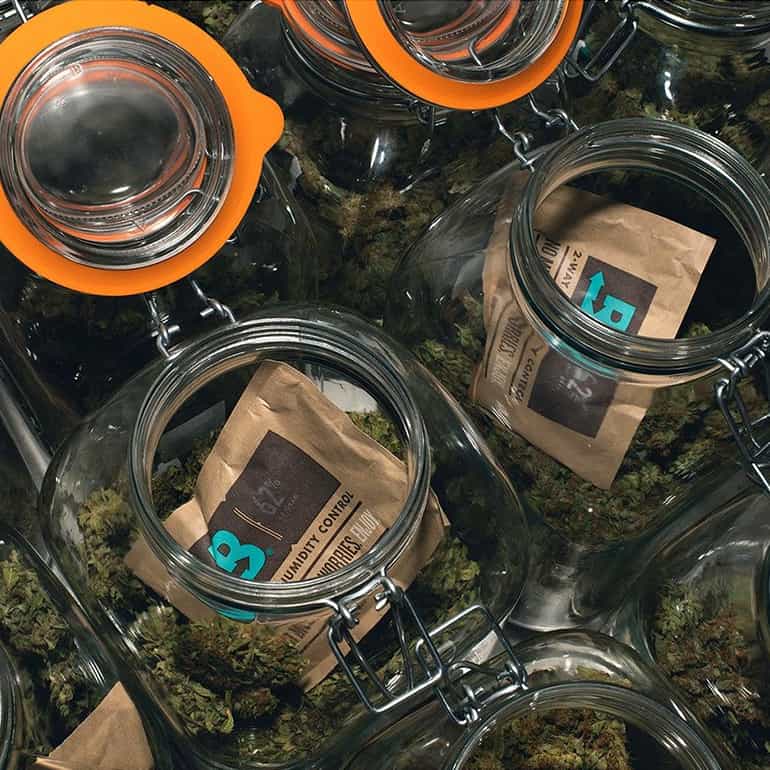 62-Boveda-8-Gram-Pack-uk-jar